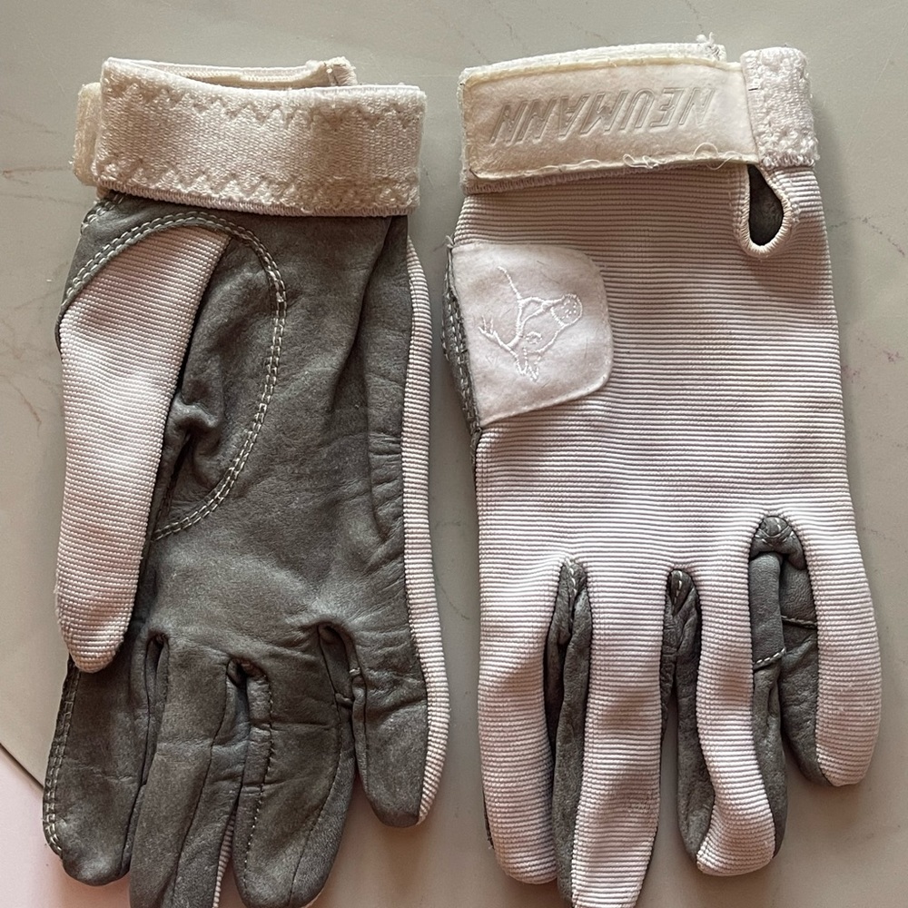 neumann gloves